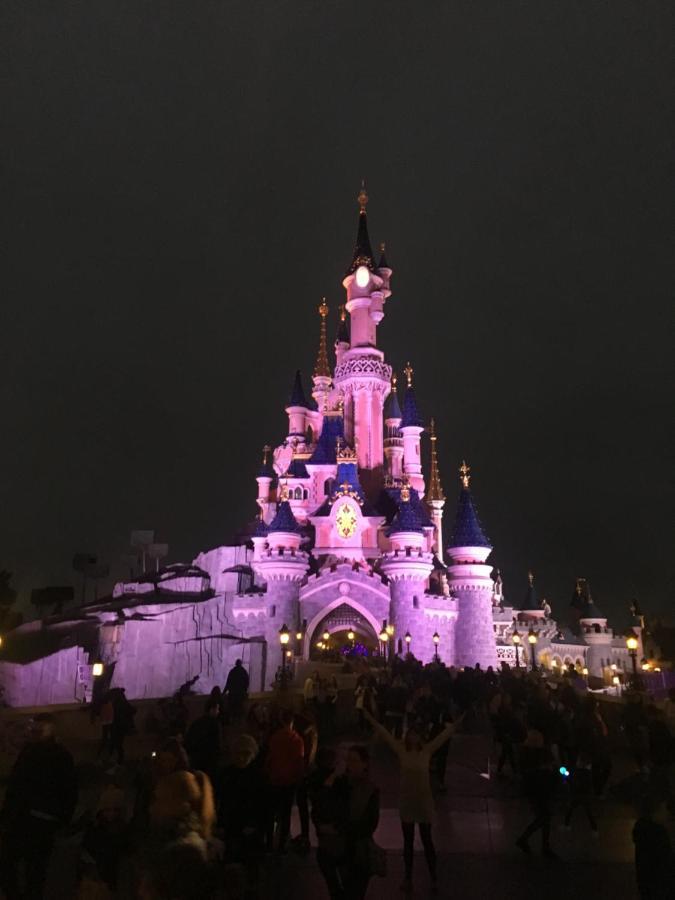 F&B'S Garden 10 Min Disneyland Paris モントリー エクステリア 写真